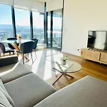 Olympic Park Amazing 2 Bed 2 Bath Condo Parking,Wi-Fi